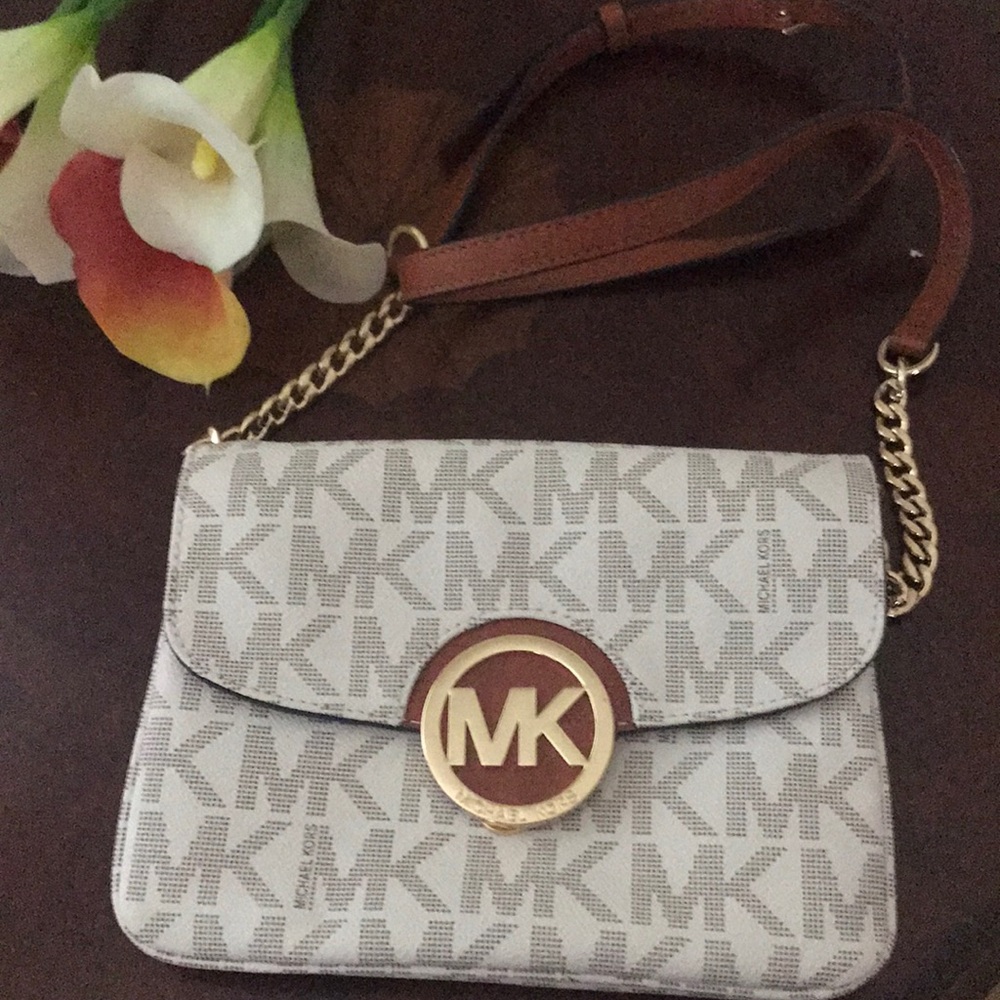 Michael Kors cross body brand new, no tag